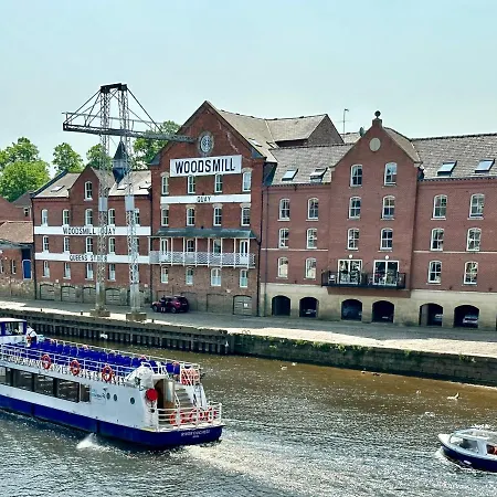 Riverside Apartment At Woodsmill Quay York Exterior photo